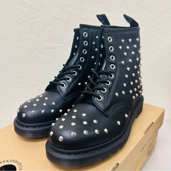 Dr. Martens 1460 Stud Lug Sole Boot Women's Size 10-NIB - Picture 1 of 6